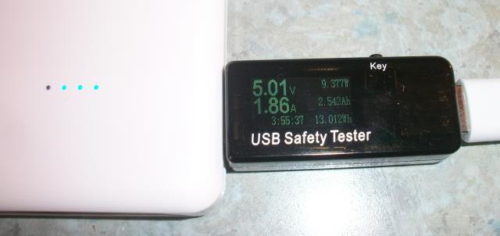 Ladestrom-Messung bei der Intenso Powerbank S10000