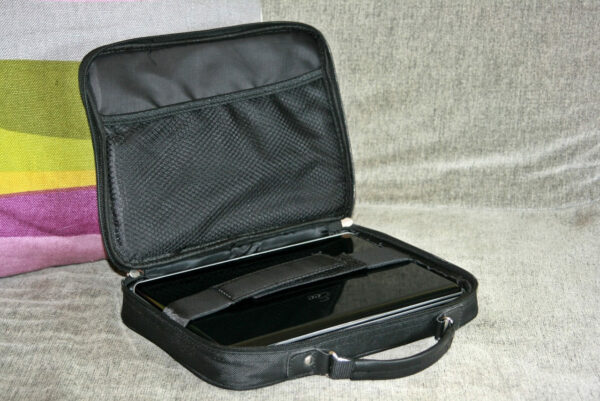 Netbook bzw. Mini-Laptop in Tasche Netbook bzw. Mini-Laptop in Tasche