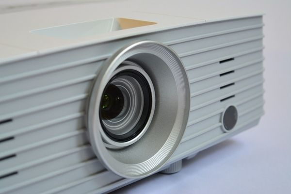 Helligkeit und Kontrast beim Beamer