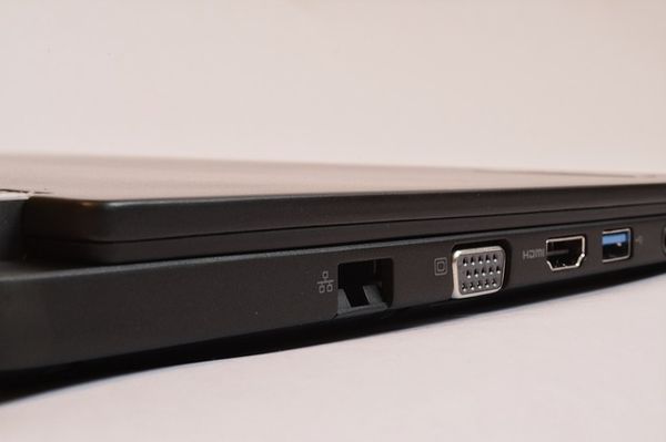 HDMI Anschluss seitlich am Laptop
