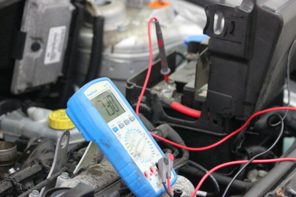 Mit OBD-2 Zugang Daten aus dem KFZ-Steuergerät erhalten
