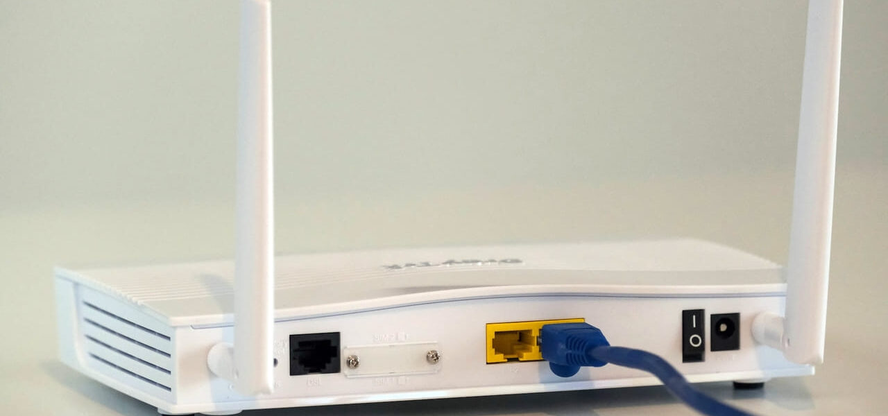 Router Rückseite mit Anschlüssen