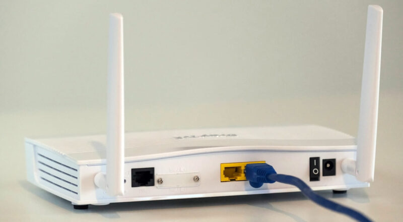 Router Rückseite mit Anschlüssen