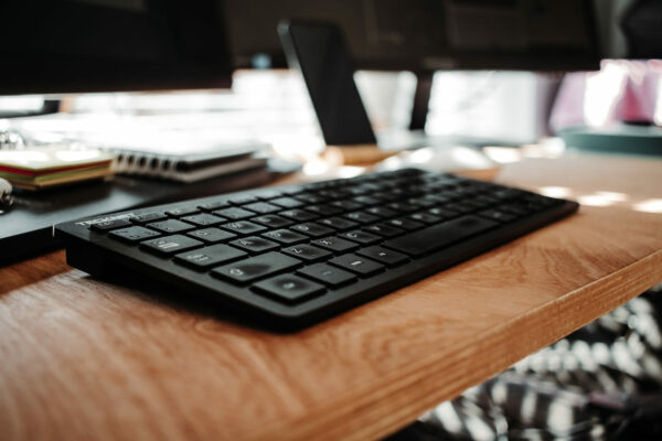 Tastatur mit Kabel oder kabellos Tastatur mit Kabel oder kabellos