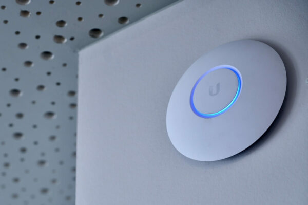 WLAN Access Points an Wand montiert