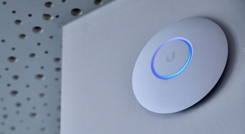 WLAN Access Point an Wand montiert