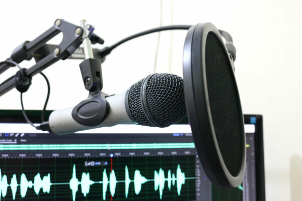 Podcast Ausrüstung Mikrofon und Audio-Software