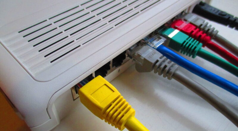 Ethernet Kabel am Router angeschlossen