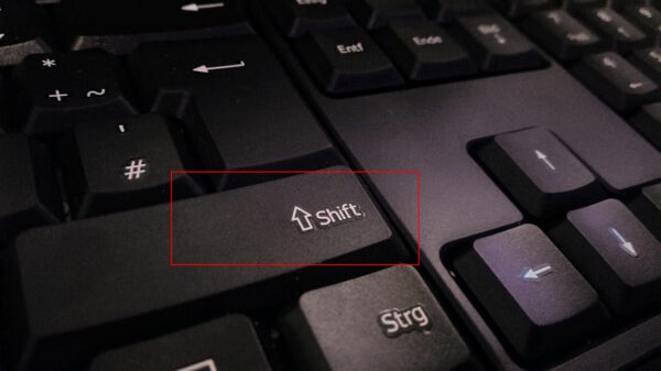 Shift-Taste auf einer Tastatur Shift-Taste auf einer Tastatur