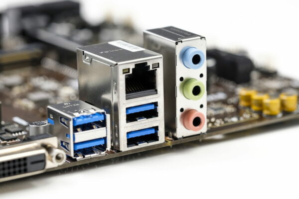 Mainboard Anschlüsse und Erweiterungsmöglichkeiten Mainboard Anschlüsse und Erweiterungsmöglichkeiten