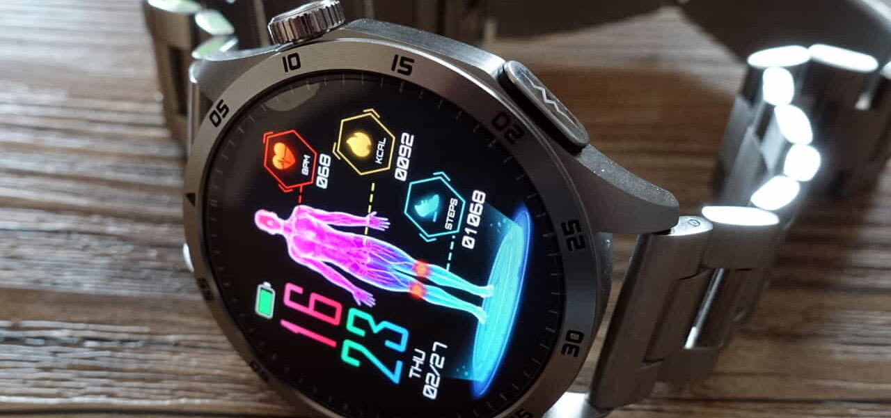 Kardena CARE Pro 4 Plus in Edelstahl Silber mit AMOLED-Display und Gesundheitsanzeige.