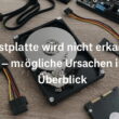 Offene Festplatte mit Kabeln und Mainboard – mögliche Ursachen, wenn Windows die Festplatte nicht erkennt